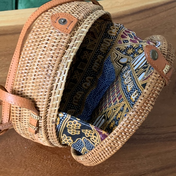 Balinese Rattan Purse - Picture 5 of 6